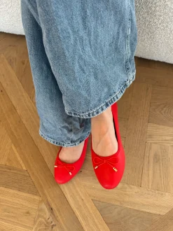 "Ballerina" red